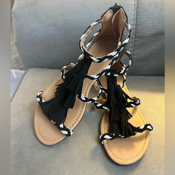 Clearance QUPID BRAIDED GLADIATOR SANDAL BLACK & WHITE SUEDE 8 - Picture 3 of 10
